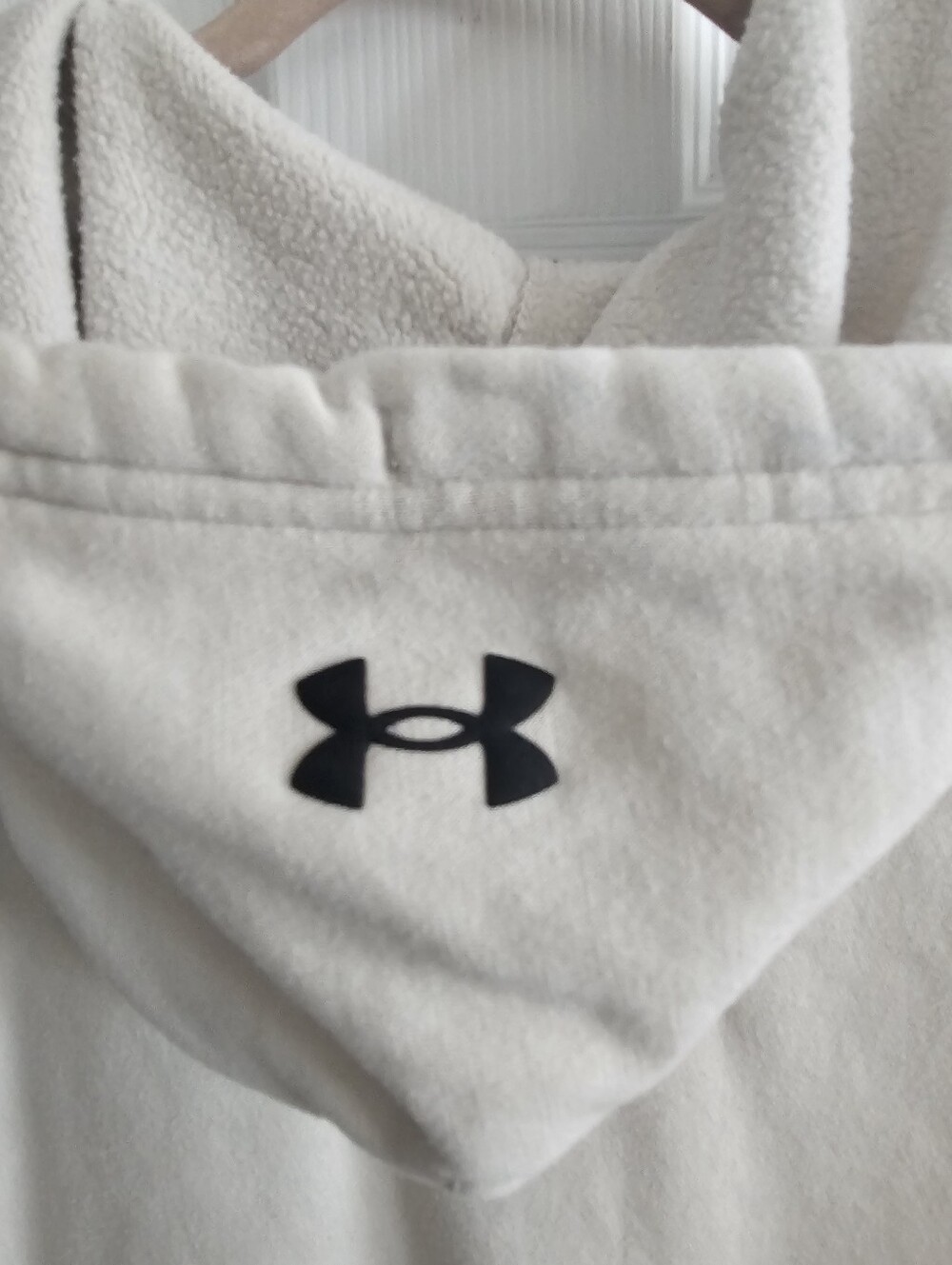Under Armour Sleeveless Cream Hoodie with Distressed Black Bull Graphic SIZE XL - Picture 11 of 14